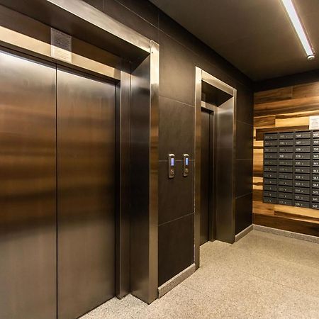 Sky House Premium Apartment In City Center 키시나우 외부 사진