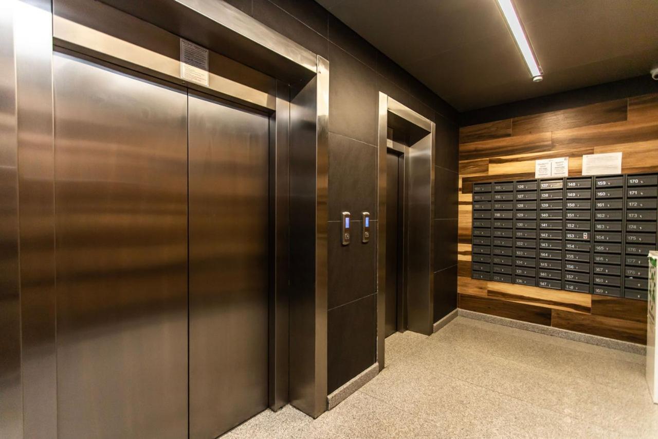 Sky House Premium Apartment In City Center 키시나우 외부 사진